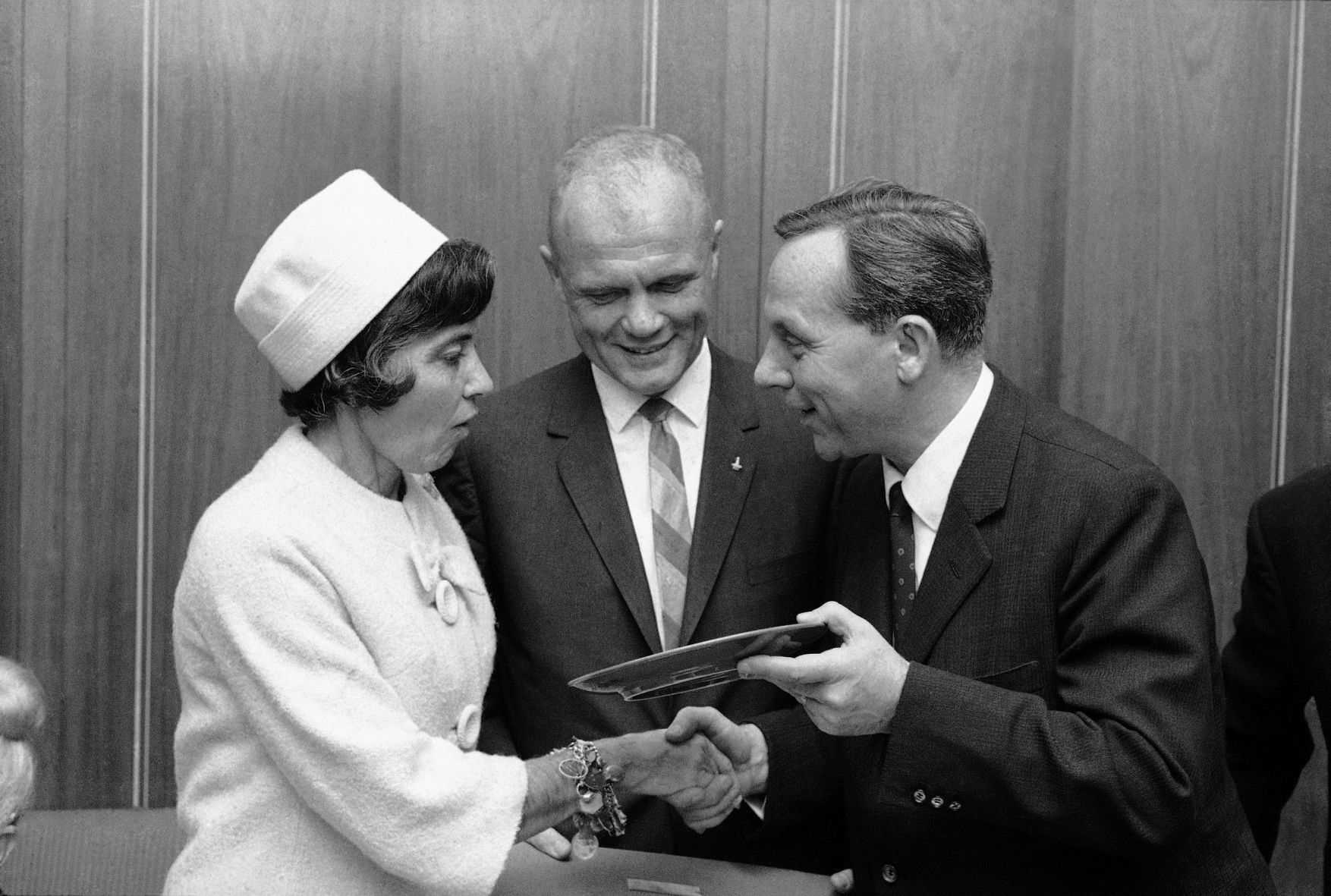 Annie Glenn, 1965
